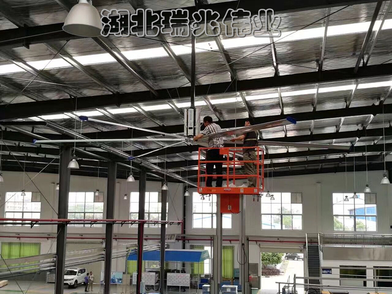 廠房降溫通風(fēng)、大型工業(yè)節(jié)能風(fēng)扇、廠房降溫通風(fēng)、廠房降溫、廠房通風(fēng)、鋼結(jié)構(gòu)廠房通風(fēng)降溫方案、廠房車間通風(fēng)降溫方案、大型工業(yè)風(fēng)扇、物流倉(cāng)儲(chǔ)大風(fēng)扇、大吊扇、工業(yè)風(fēng)扇、廠房車間降溫設(shè)備、廠房車間通風(fēng)設(shè)備、車間溫控設(shè)備、工業(yè)大吊扇、工業(yè)大風(fēng)扇、工業(yè)節(jié)能風(fēng)扇、湖北瑞兆偉業(yè)通風(fēng)降溫科技有限公司