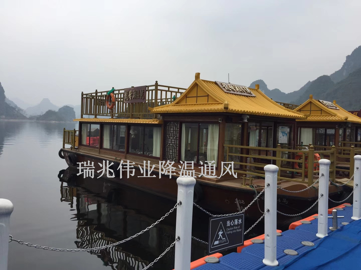 高大廠房降溫通風(fēng)、廠房降溫通風(fēng)、鋼結(jié)構(gòu)廠房通風(fēng)降溫方案、廠房車間通風(fēng)降溫方案、大型工業(yè)風(fēng)扇、物流倉(cāng)儲(chǔ)大風(fēng)扇、大吊扇、工業(yè)風(fēng)扇、廠房車間降溫設(shè)備、廠房車間通風(fēng)設(shè)備、車間溫控設(shè)備、工業(yè)大吊扇、工業(yè)大風(fēng)扇、工業(yè)節(jié)能風(fēng)扇、湖北瑞兆偉業(yè)通風(fēng)降溫科技有限公司