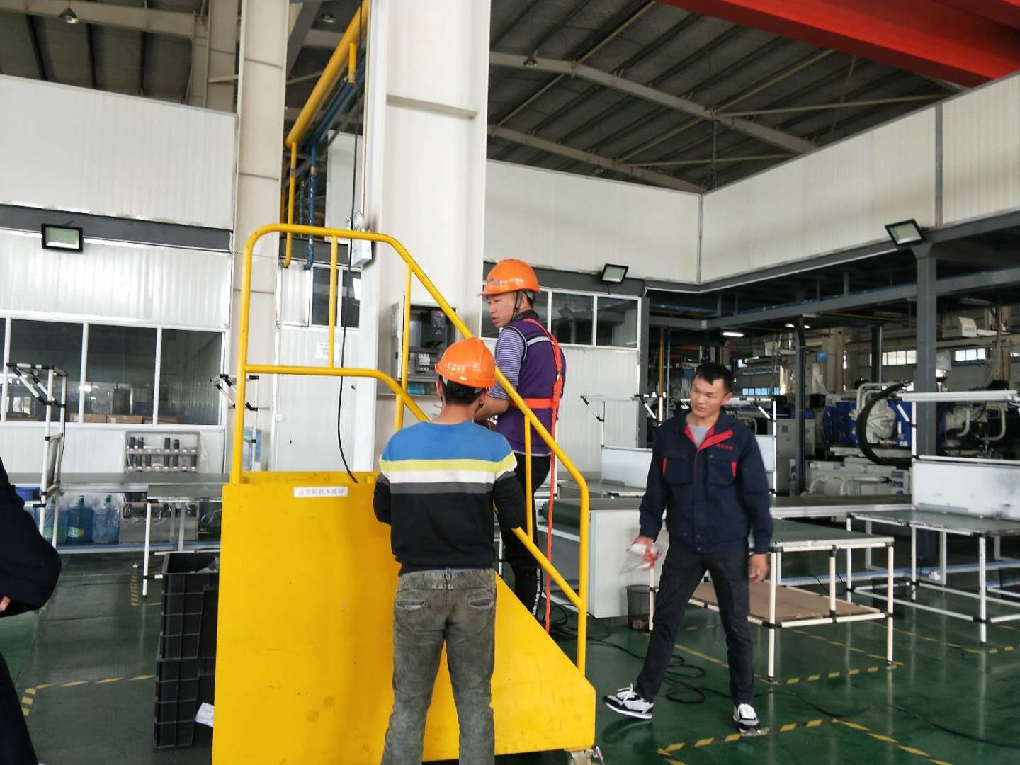 鋼結(jié)構(gòu)廠房通風(fēng)降溫方案、廠房車間通風(fēng)降溫方案、大型工業(yè)風(fēng)扇、物流倉(cāng)儲(chǔ)大風(fēng)扇、大吊扇、工業(yè)風(fēng)扇、廠房車間降溫設(shè)備、廠房車間通風(fēng)設(shè)備、車間溫控設(shè)備、工業(yè)大吊扇、工業(yè)大風(fēng)扇、工業(yè)節(jié)能風(fēng)扇、湖北瑞兆偉業(yè)通風(fēng)降溫科技有限公司