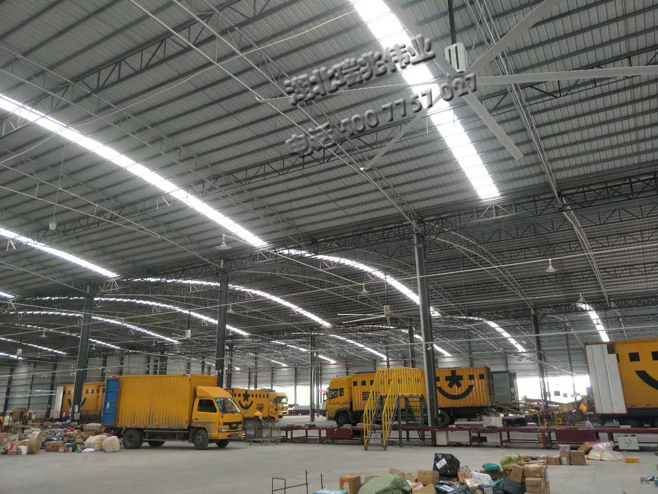 鋼結(jié)構(gòu)廠房通風(fēng)降溫方案、廠房車間通風(fēng)降溫方案、大型工業(yè)風(fēng)扇、物流倉(cāng)儲(chǔ)大風(fēng)扇、大吊扇、工業(yè)風(fēng)扇、廠房車間降溫設(shè)備、廠房車間通風(fēng)設(shè)備、車間溫控設(shè)備、工業(yè)大吊扇、工業(yè)大風(fēng)扇、工業(yè)節(jié)能風(fēng)扇、湖北瑞兆偉業(yè)通風(fēng)降溫科技有限公司