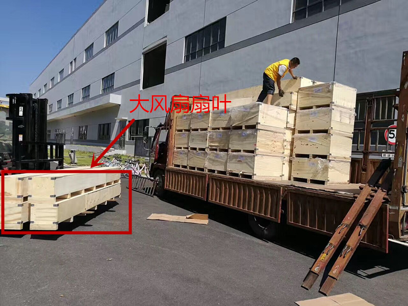 鋼結(jié)構(gòu)廠房通風(fēng)降溫方案、廠房車間通風(fēng)降溫方案、大型工業(yè)風(fēng)扇、物流倉儲大風(fēng)扇、大吊扇、工業(yè)風(fēng)扇、廠房車間降溫設(shè)備、廠房車間通風(fēng)設(shè)備、車間溫控設(shè)備、工業(yè)大吊扇、工業(yè)大風(fēng)扇、工業(yè)節(jié)能風(fēng)扇、湖北瑞兆偉業(yè)通風(fēng)降溫科技有限公司
