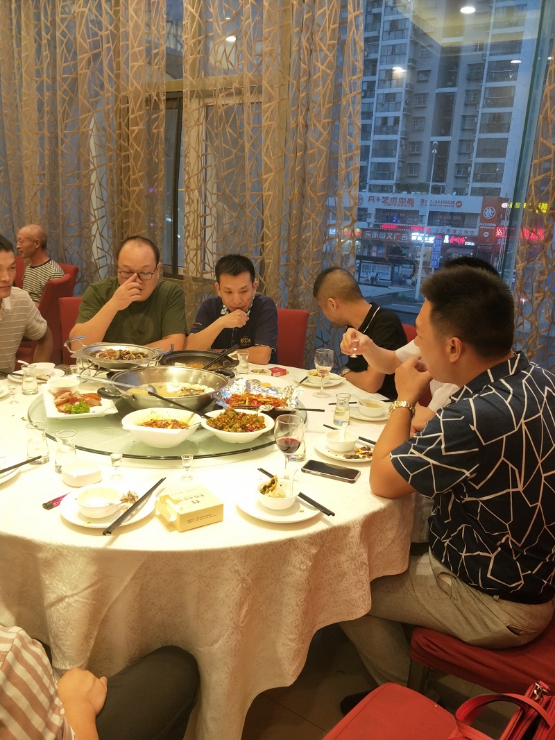 鋼結(jié)構(gòu)廠房通風(fēng)降溫方案、廠房車間通風(fēng)降溫方案、大型工業(yè)風(fēng)扇、物流倉(cāng)儲(chǔ)大風(fēng)扇、大吊扇、工業(yè)風(fēng)扇、廠房車間降溫設(shè)備、廠房車間通風(fēng)設(shè)備、車間溫控設(shè)備、工業(yè)大吊扇、工業(yè)大風(fēng)扇、工業(yè)節(jié)能風(fēng)扇、湖北瑞兆偉業(yè)通風(fēng)降溫科技有限公司