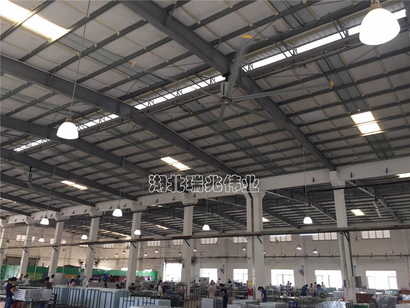 鋼結(jié)構(gòu)廠房通風(fēng)降溫方案、大型工業(yè)風(fēng)扇、物流倉儲大風(fēng)扇、大吊扇、工業(yè)風(fēng)扇、車間溫控設(shè)備、工業(yè)大吊扇、工業(yè)大風(fēng)扇、工業(yè)節(jié)能風(fēng)扇一站式服務(wù)及廠房車間通風(fēng)降溫方案與廠房車間通風(fēng)降溫設(shè)備