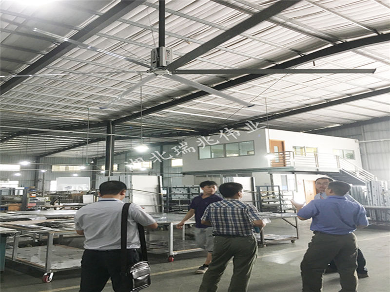 大型工業(yè)風(fēng)扇、工業(yè)大吊扇、工業(yè)大風(fēng)扇、工業(yè)節(jié)能風(fēng)扇、鋼結(jié)構(gòu)廠房通風(fēng)降溫方案、廠房車間通風(fēng)降溫方案