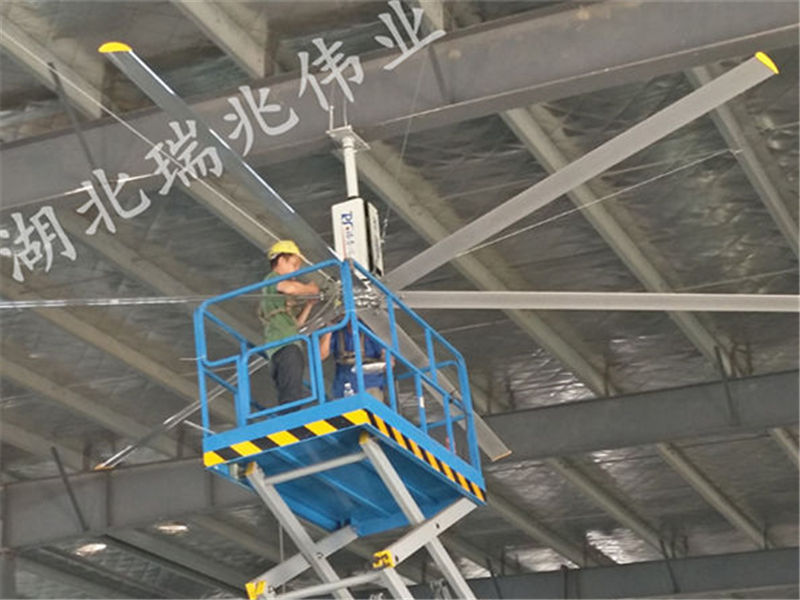 大型工業(yè)風(fēng)扇、工業(yè)大吊扇、工業(yè)大風(fēng)扇、工業(yè)節(jié)能風(fēng)扇、高大廠房通風(fēng)降溫設(shè)備