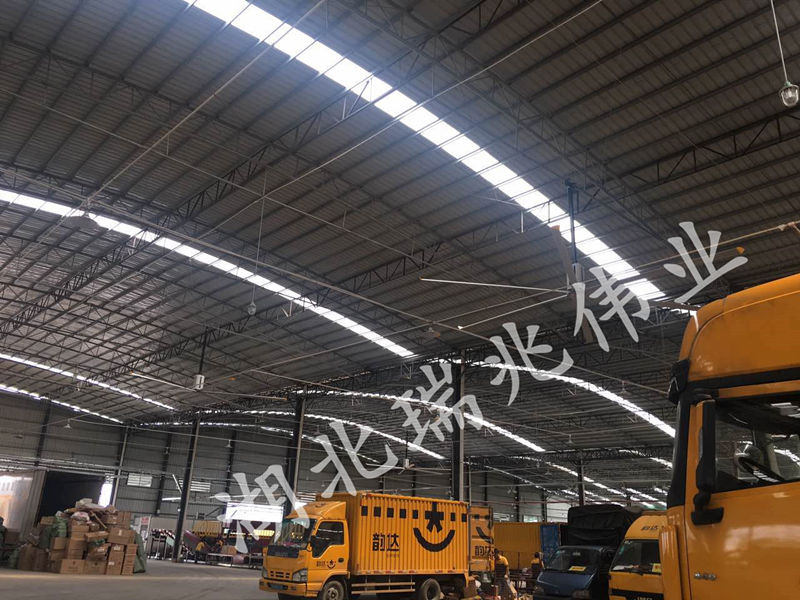 大型工業(yè)風(fēng)扇、工業(yè)大吊扇、工業(yè)大風(fēng)扇、工業(yè)節(jié)能風(fēng)扇、廠(chǎng)房車(chē)間通風(fēng)設(shè)備