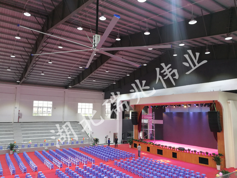 大型工業(yè)吊扇、瑞泰風(fēng)工業(yè)吊扇、瑞泰風(fēng)大工業(yè)吊扇、廠房通風(fēng)降溫方案