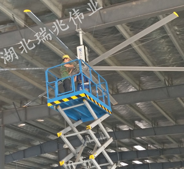 武漢工業(yè)大風(fēng)扇，武漢工業(yè)大吊扇，高大空間通風(fēng)降溫，高大空間通風(fēng)降溫設(shè)備，高大空間廠(chǎng)房通風(fēng)降溫