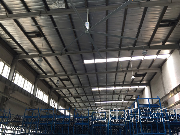 瑞泰風(fēng)扇機(jī)組合,大型鋼結(jié)構(gòu)廠房,高大型廠房車間,通風(fēng)降溫設(shè)備,大型工業(yè)風(fēng)扇，瑞泰風(fēng)工業(yè)大風(fēng)扇