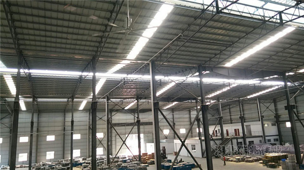 瑞泰風(fēng)扇機(jī)組合,大型鋼結(jié)構(gòu)廠房,高大型廠房車間,通風(fēng)降溫設(shè)備,大型工業(yè)風(fēng)扇，瑞泰風(fēng)工業(yè)大風(fēng)扇