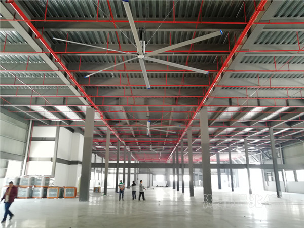 瑞泰風(fēng)大型工業(yè)吊扇、大型工業(yè)吊扇鋼結(jié)構(gòu)、廠房通風(fēng)降溫方案、廠房車間通風(fēng)降溫方案、大型工業(yè)風(fēng)扇、物流倉儲大風(fēng)扇、大吊扇、工業(yè)風(fēng)扇、廠房車間降溫設(shè)備、廠房車間通風(fēng)設(shè)備、車間溫控設(shè)備、工業(yè)大吊扇、工業(yè)大風(fēng)扇、工業(yè)節(jié)能風(fēng)扇、湖北瑞兆偉業(yè)通風(fēng)降溫