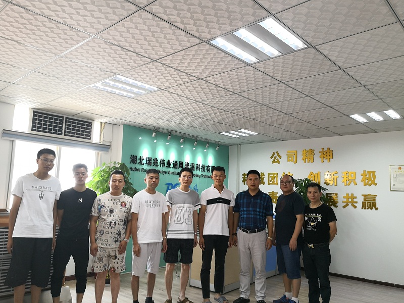 粵總部瑞泰風(fēng)領(lǐng)導(dǎo)赴鄂、湘、贛、桂四分公司探望奮斗在廠房通風(fēng)降溫前沿的家人們！