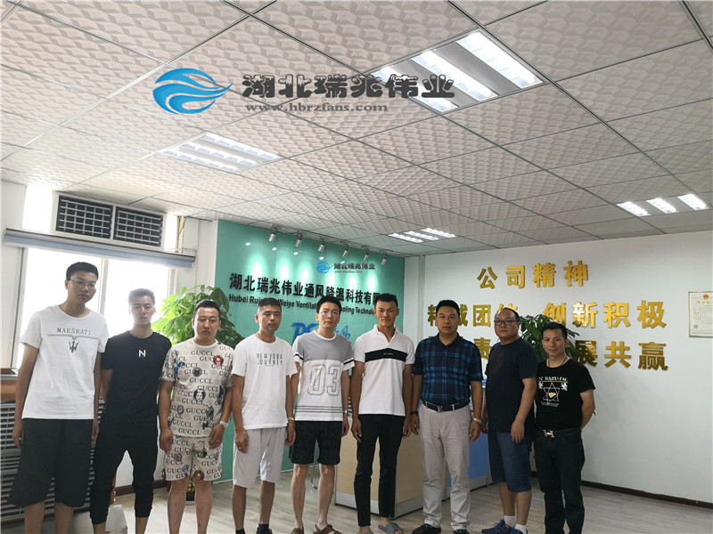 高大空間場(chǎng)所如何通風(fēng)降溫？推薦瑞兆工業(yè)風(fēng)扇！