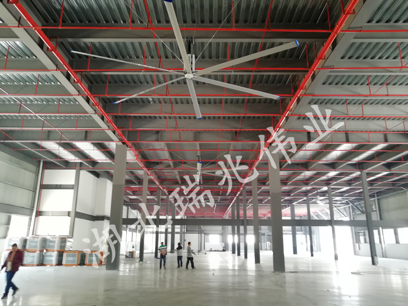 瑞泰風(fēng)工業(yè)大吊扇，是您調(diào)節(jié)廠房空氣必備的好幫手！一年四季皆可用！