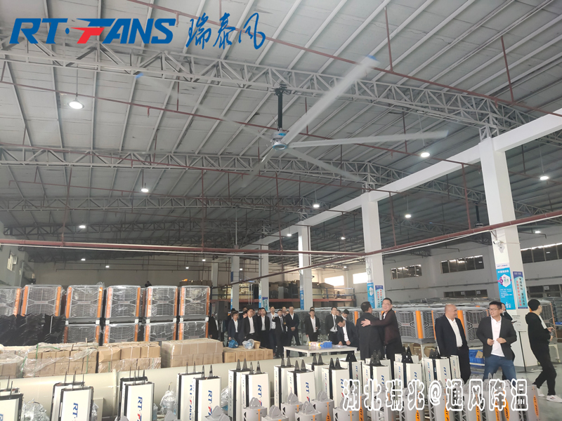 選擇大型工業(yè)風(fēng)扇降溫的原因是什么呢？